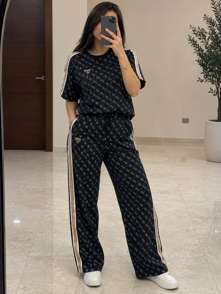 أسود